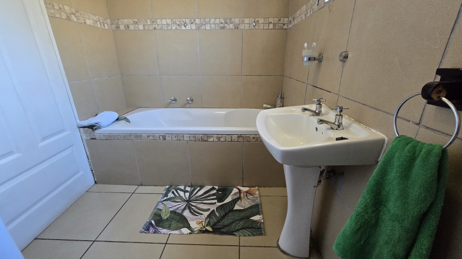 3 Bedroom Property for Sale in Bayview Western Cape
